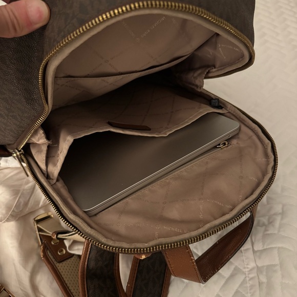 Michael Kors Erin Large Backpack Acorn Trim Brown Signature Logo Print Canvas - Picture 14 of 16